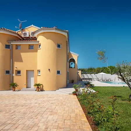 Lucilla * Novigrad (Istria)