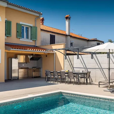 Lucilla Вилла *