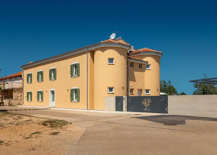 Lucilla Villa